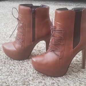 Brown boots 👢 😍